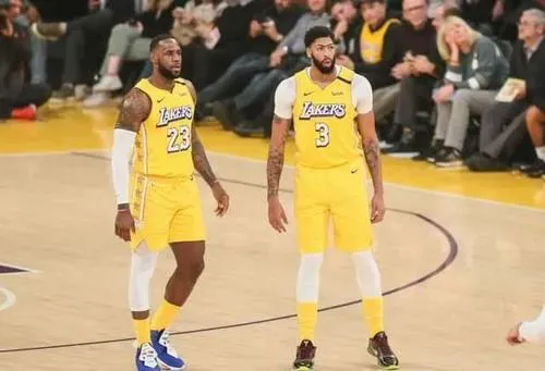 如何通过合理的营养补充来支持篮球恢复训练?_0